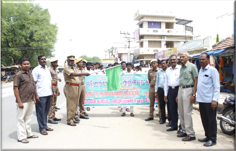 Police Inspector inaugurating Dengue Awareness rally by NSS volunteers at Attayampatty town, Salem District 